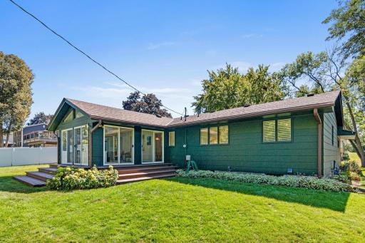 302 Heritage Circle N, Burnsville, MN 55337