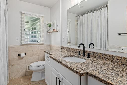 302 Heritage Circle N, Burnsville, MN 55337