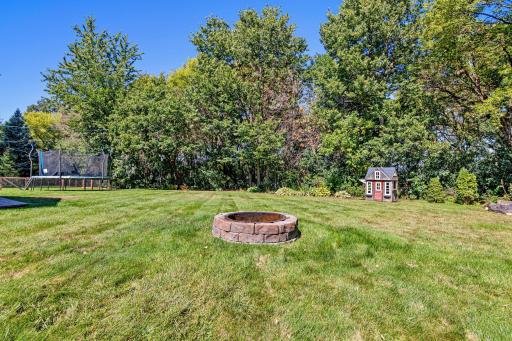 302 Heritage Circle N, Burnsville, MN 55337