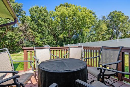 302 Heritage Circle N, Burnsville, MN 55337
