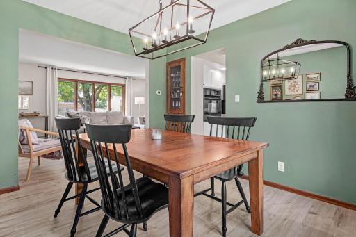 302 Heritage Circle N, Burnsville, MN 55337