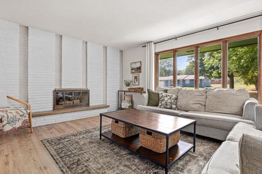 302 Heritage Circle N, Burnsville, MN 55337