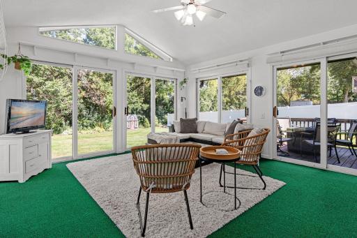 302 Heritage Circle N, Burnsville, MN 55337