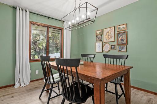 302 Heritage Circle N, Burnsville, MN 55337