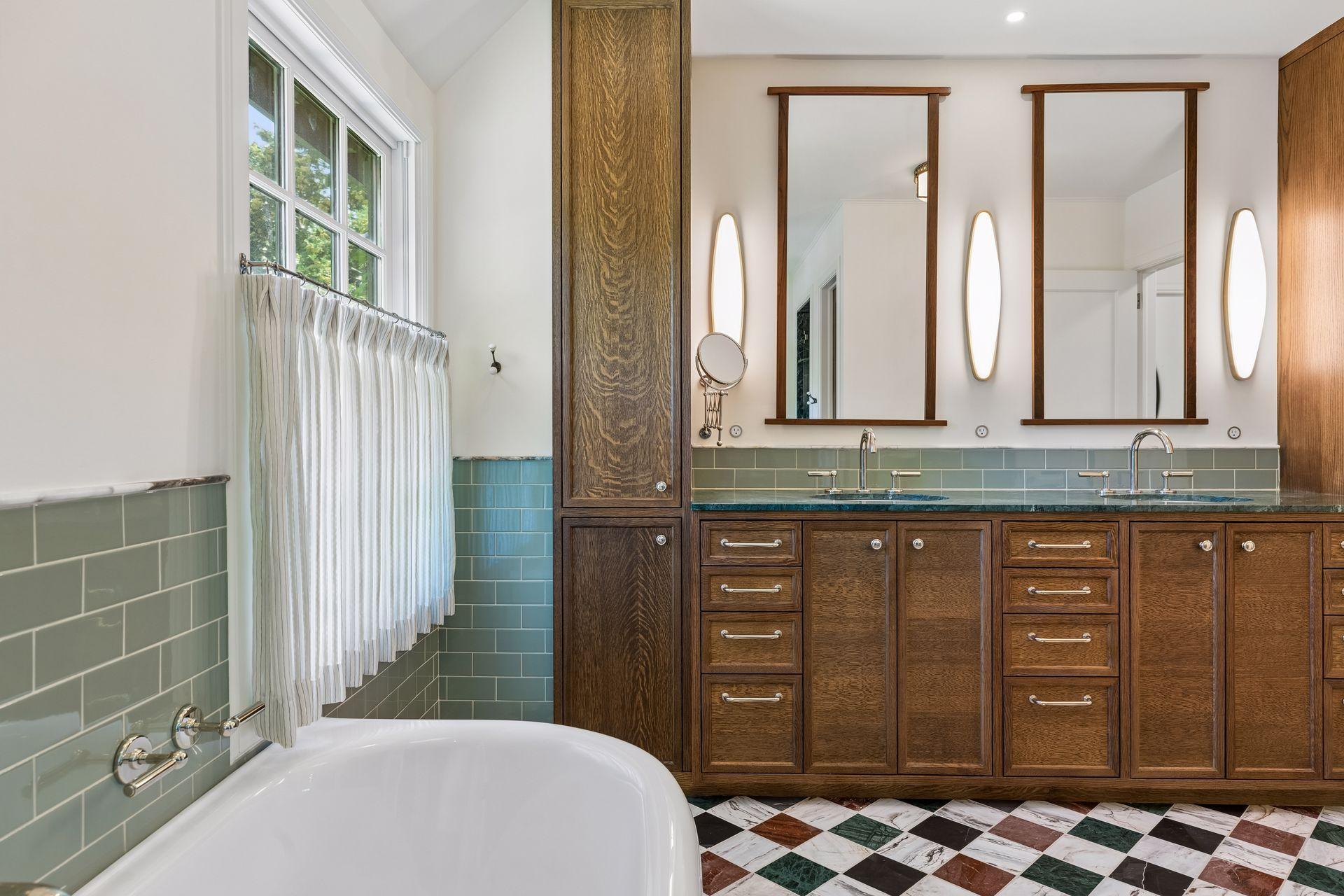 Primary bath