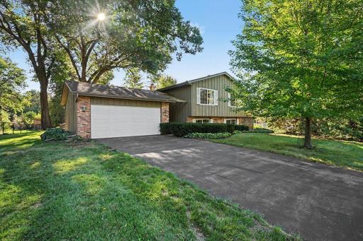 Photo for 104 Sweetwater Drive, Apple Valley, MN 55124 - listing #7135858 104 Sweetwater Drive, Apple Valley, MN 55124