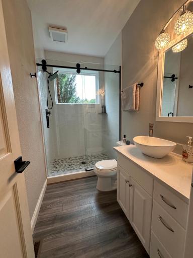 2nd bathroom.jpeg
