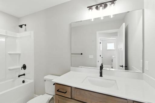 Main bathroom with tub/shower combo