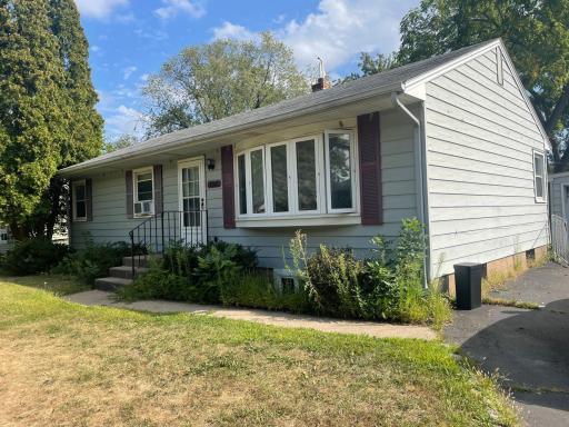 Photo for 150 Roselawn Avenue E, Maplewood, MN 55117 - listing #7135915 150 Roselawn Avenue E, Maplewood, MN 55117