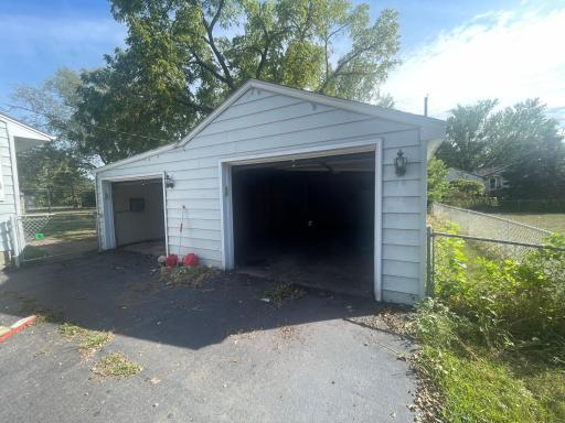 150 Roselawn Avenue E, Maplewood, MN 55117