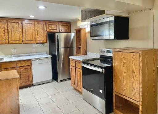 150 Roselawn Avenue E, Maplewood, MN 55117