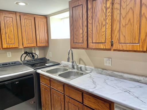 150 Roselawn Avenue E, Maplewood, MN 55117