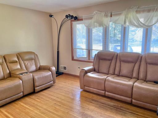 150 Roselawn Avenue E, Maplewood, MN 55117