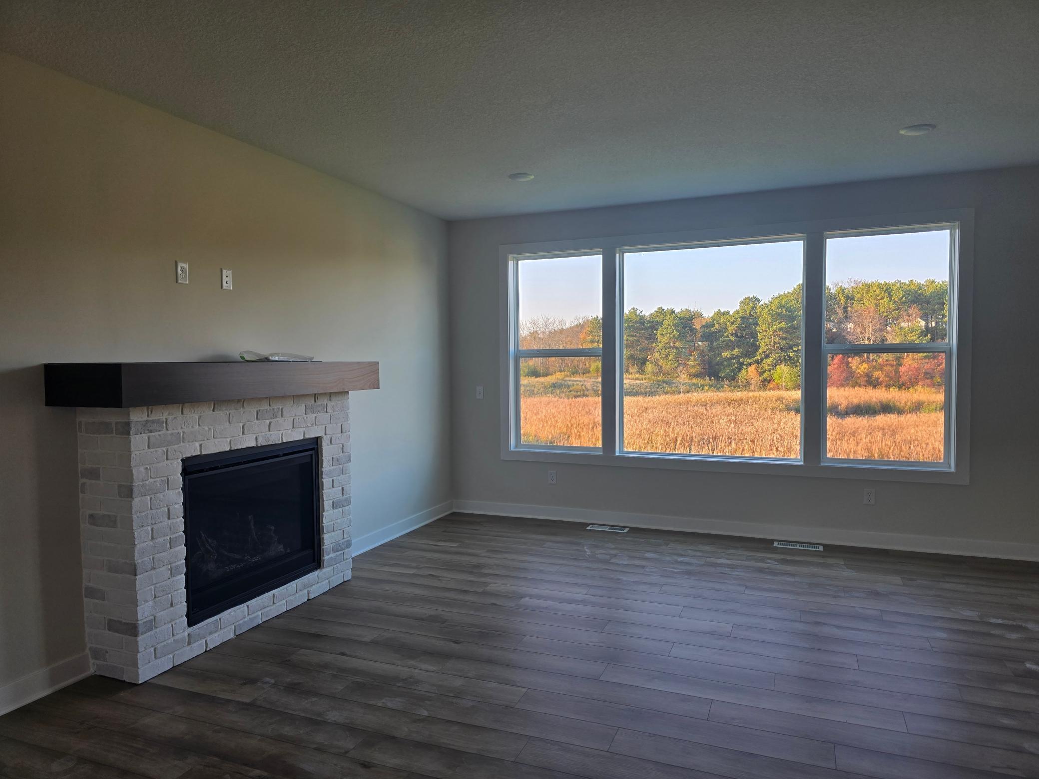 Great Room w/ Gas Fireplace