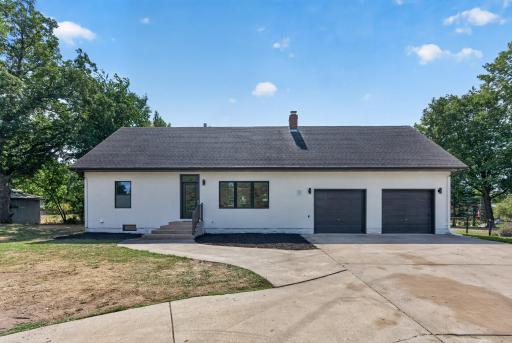 364 County Road C W, Roseville, MN 55113