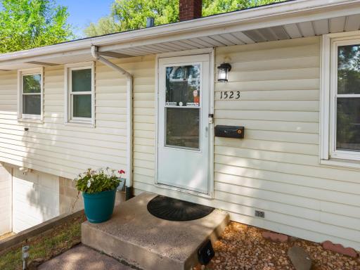 1523 Old Hudson Road, Saint Paul, MN 55106