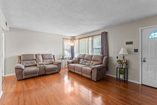 1523 Old Hudson Road, Saint Paul, MN 55106