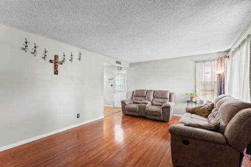 1523 Old Hudson Road, Saint Paul, MN 55106