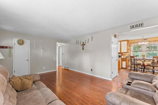 1523 Old Hudson Road, Saint Paul, MN 55106