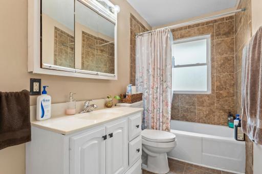 1523 Old Hudson Road, Saint Paul, MN 55106