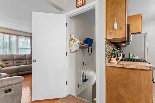 1523 Old Hudson Road, Saint Paul, MN 55106