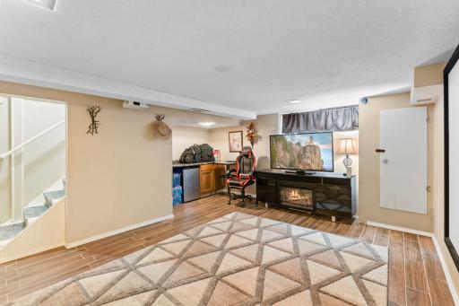 1523 Old Hudson Road, Saint Paul, MN 55106