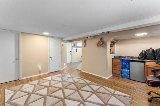 1523 Old Hudson Road, Saint Paul, MN 55106
