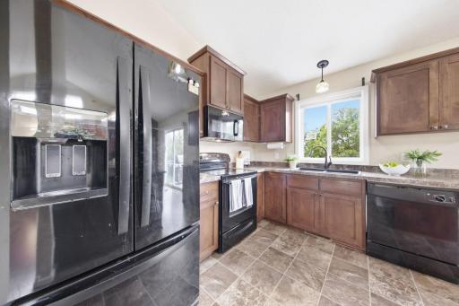 10-web-or-mls-609_Ingalls_Dr_Buffalo_MN_55313_006.jpg