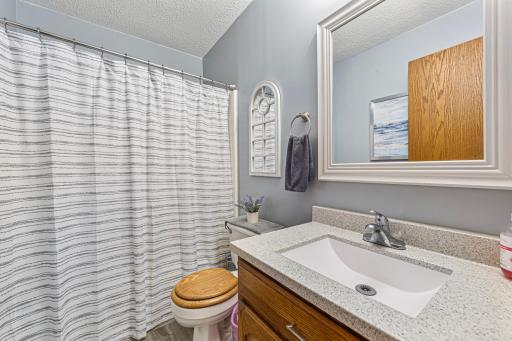 33 main bathroom.jpg