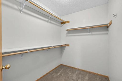 8600 Tessman Circle N, Brooklyn Park, MN 55445