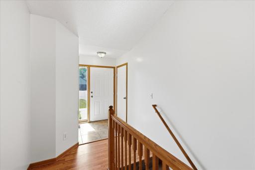 9350 Parkside Drive, Woodbury, MN 55125
