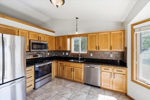 9350 Parkside Drive, Woodbury, MN 55125