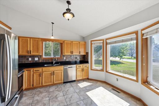 9350 Parkside Drive, Woodbury, MN 55125