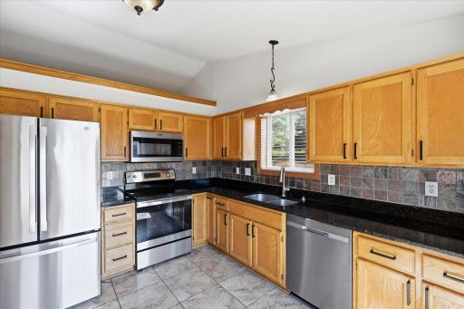 9350 Parkside Drive, Woodbury, MN 55125
