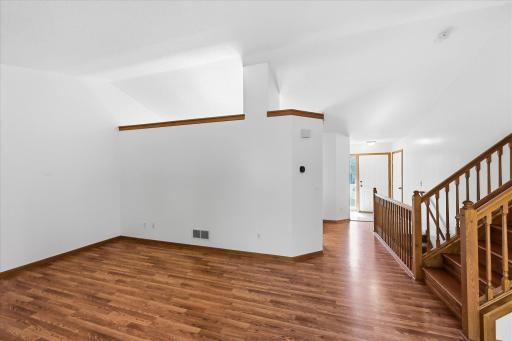 9350 Parkside Drive, Woodbury, MN 55125