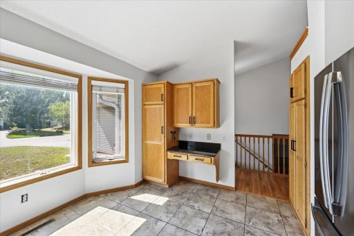 9350 Parkside Drive, Woodbury, MN 55125