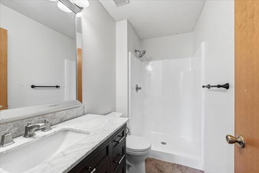 9350 Parkside Drive, Woodbury, MN 55125