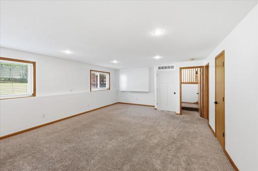 9350 Parkside Drive, Woodbury, MN 55125