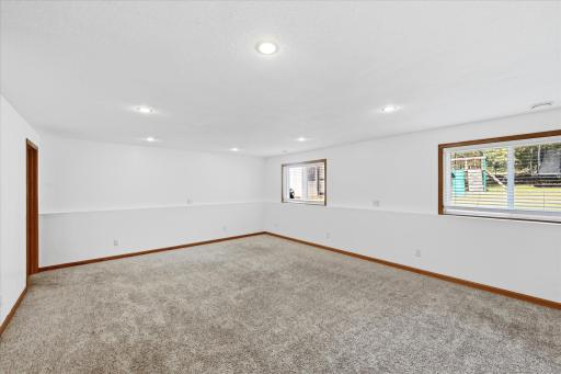 9350 Parkside Drive, Woodbury, MN 55125