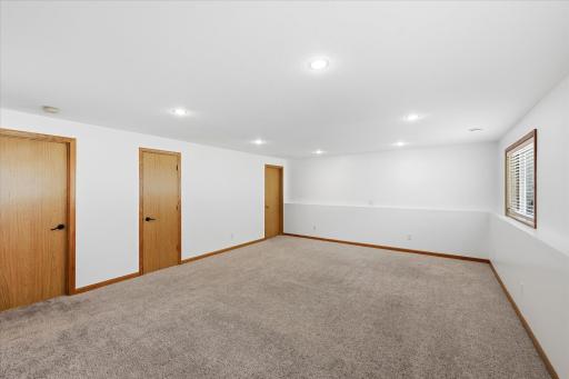 9350 Parkside Drive, Woodbury, MN 55125