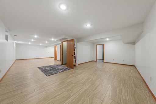 1612 Trailwood Lane SW, Faribault, MN 55021