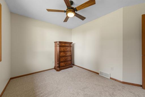 1612 Trailwood Lane SW, Faribault, MN 55021