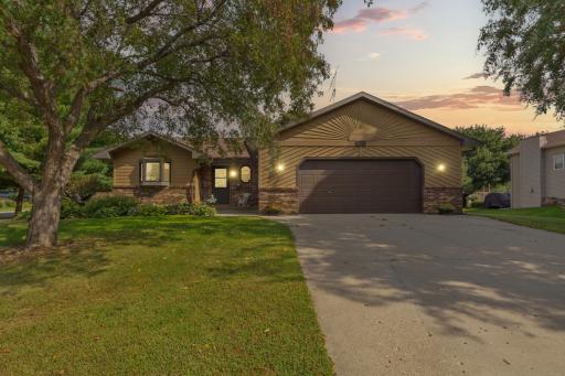 1612 Trailwood Lane SW, Faribault, MN 55021