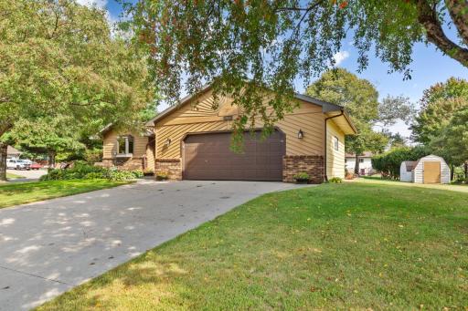 1612 Trailwood Lane SW, Faribault, MN 55021