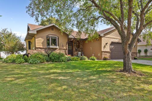 1612 Trailwood Lane SW, Faribault, MN 55021