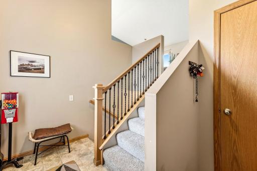 4-web-or-mls-23563-Marigold-St-NW-04.jpg