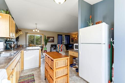 10-web-or-mls-23563-Marigold-St-NW-10.jpg