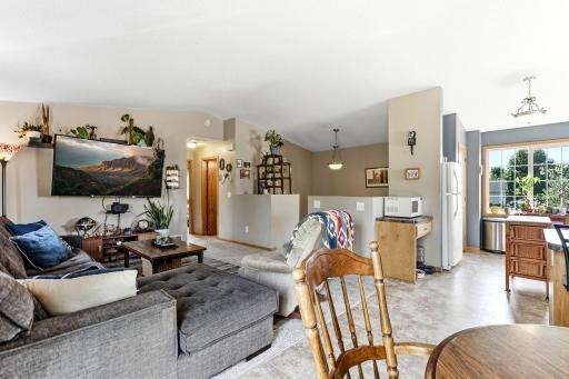 8-web-or-mls-23563-Marigold-St-NW-08.jpg