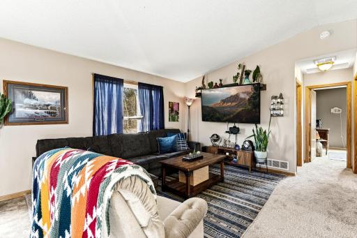 5-web-or-mls-23563-Marigold-St-NW-05.jpg