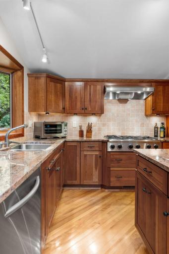 45-web-or-mls-525 Park Ln-45.jpg